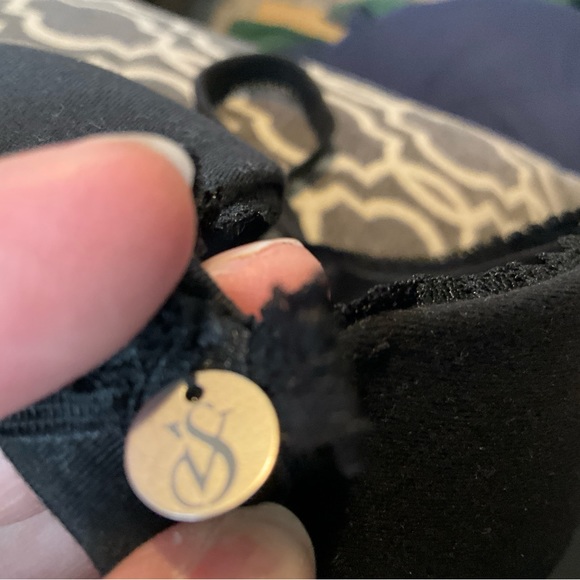 Victoria’s Secret’s Bra - Picture 4 of 6